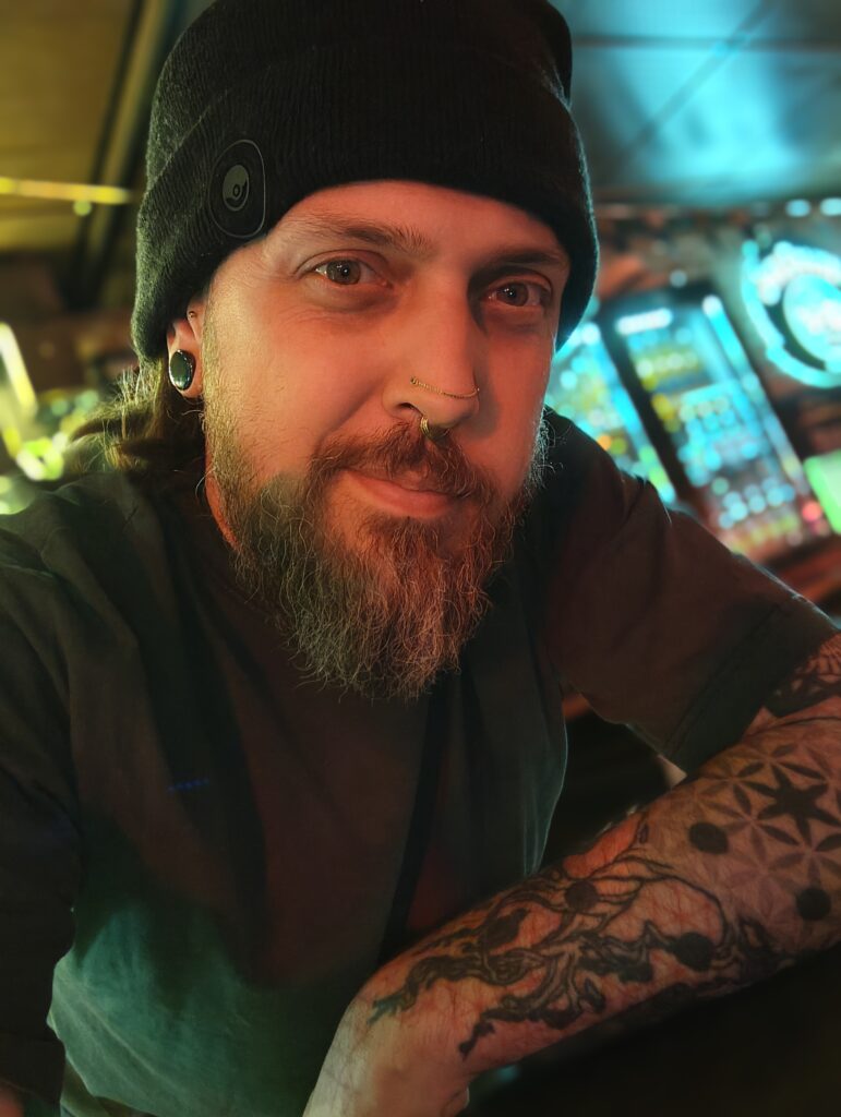 Neru en photo avec un bonnet